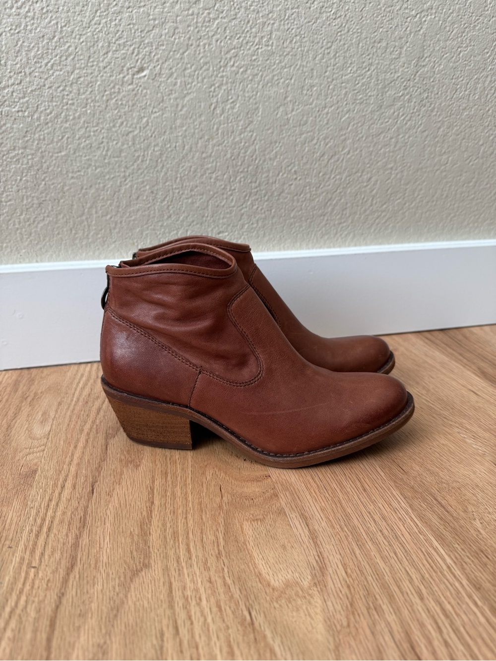 Sofft $170 Leather Aisley Ankle Boot Booties Brown Western Boho Size 7 - Picture 3 of 11